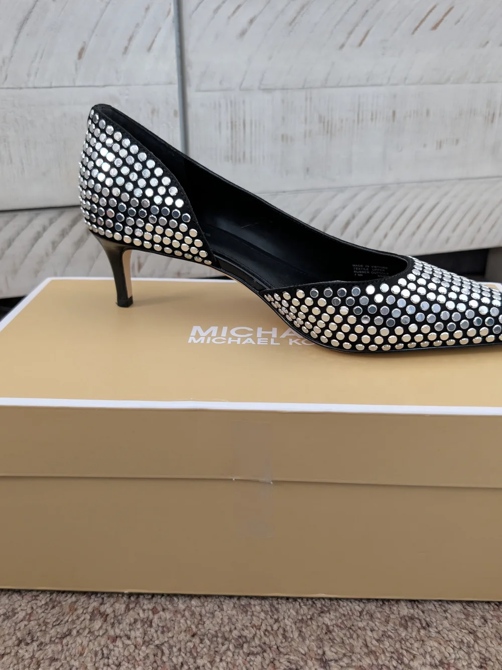 NIB MICHAEL Michael Kors Elyse Studded D'Orsay Kitten Heel Pumps Black 7.5